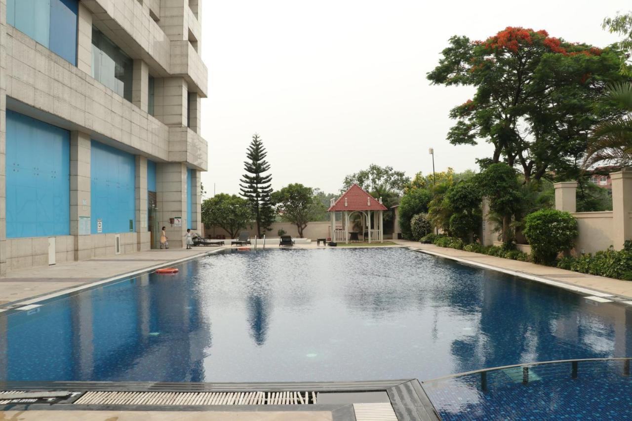 Holiday Inn Chandigarh Panchkula, An Ihg Hotel Ngoại thất bức ảnh Swimming pool at the hotel