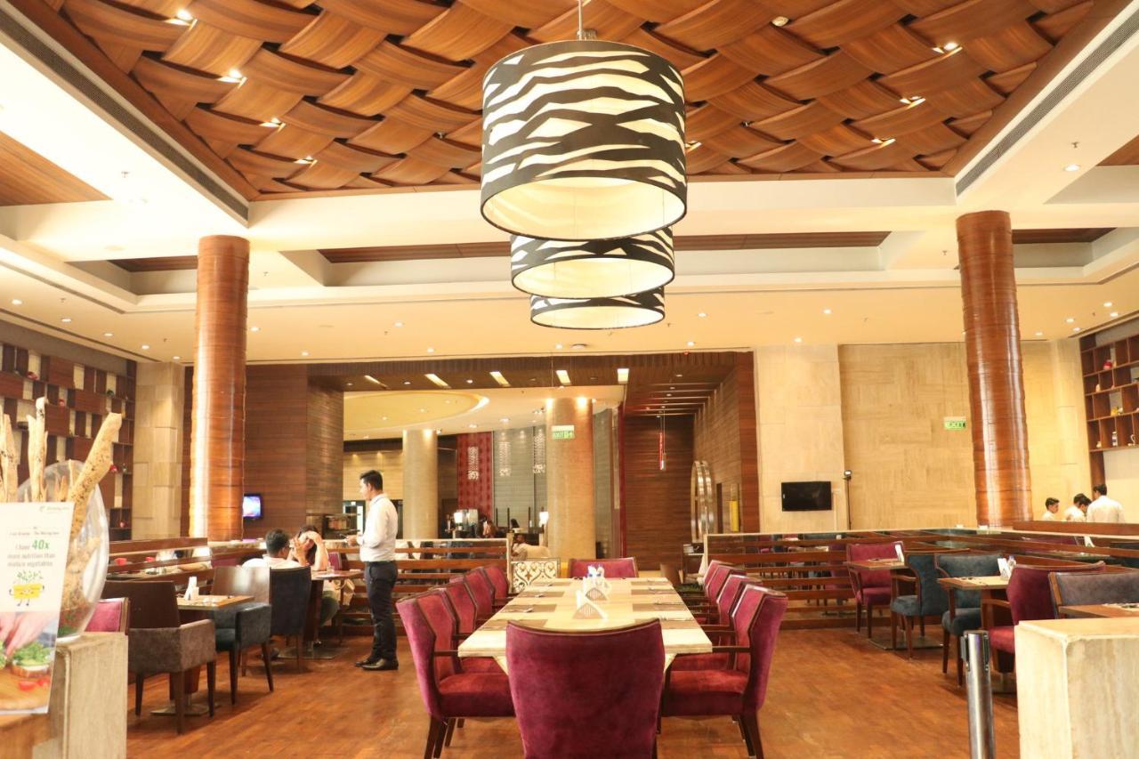 Holiday Inn Chandigarh Panchkula, An Ihg Hotel Ngoại thất bức ảnh The interior of the restaurant