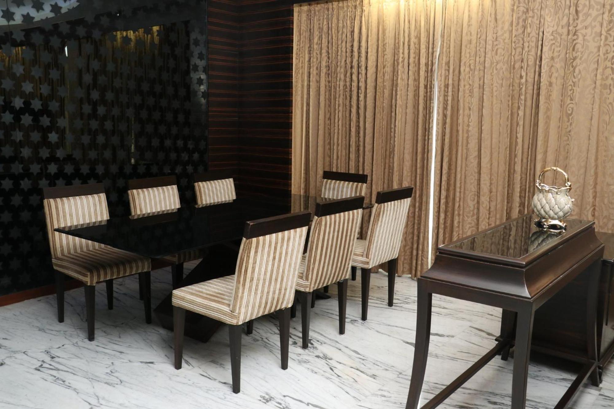 Holiday Inn Chandigarh Panchkula, An Ihg Hotel Ngoại thất bức ảnh A dining room